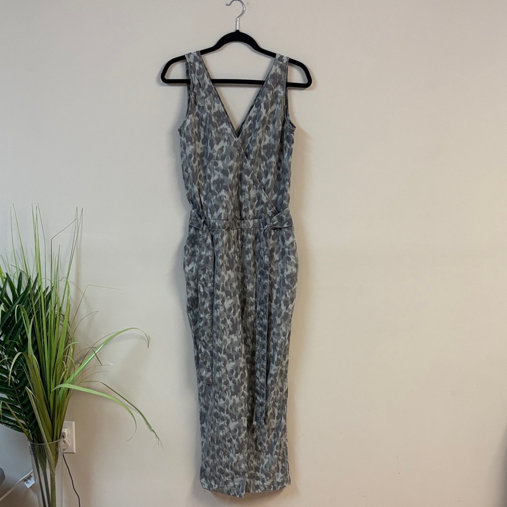 Anthropologie Cloth & Stone Gray animal print Patterned Jumpsuit size L - Picture 2 of 7